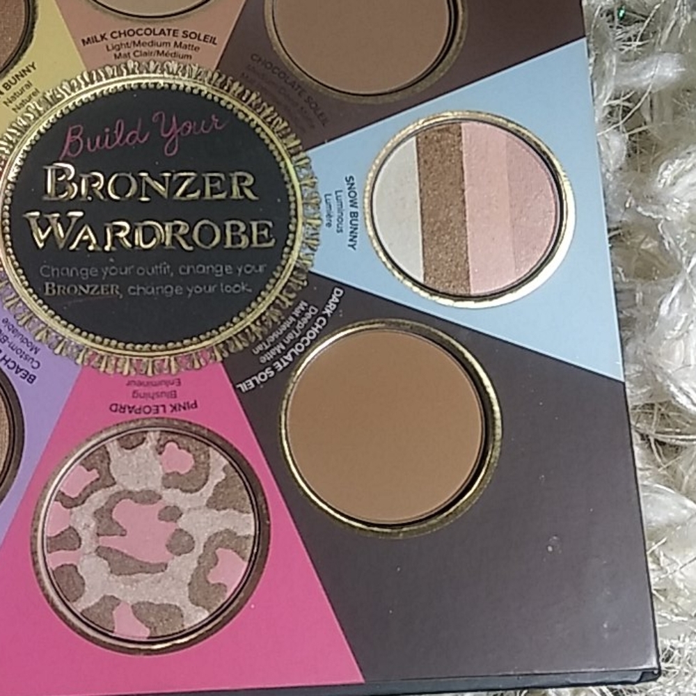 TOO FACED THE LITTLE BLACK BOOK OF BRONZERS - Picture 8 of 8